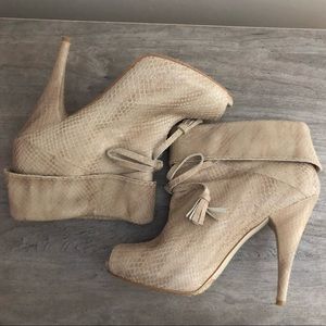 Stylish booties (ankle boots)